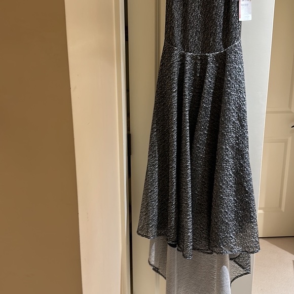 Hi lo hem black and white totally open back mock turtle neck full skirt. - Picture 2 of 6